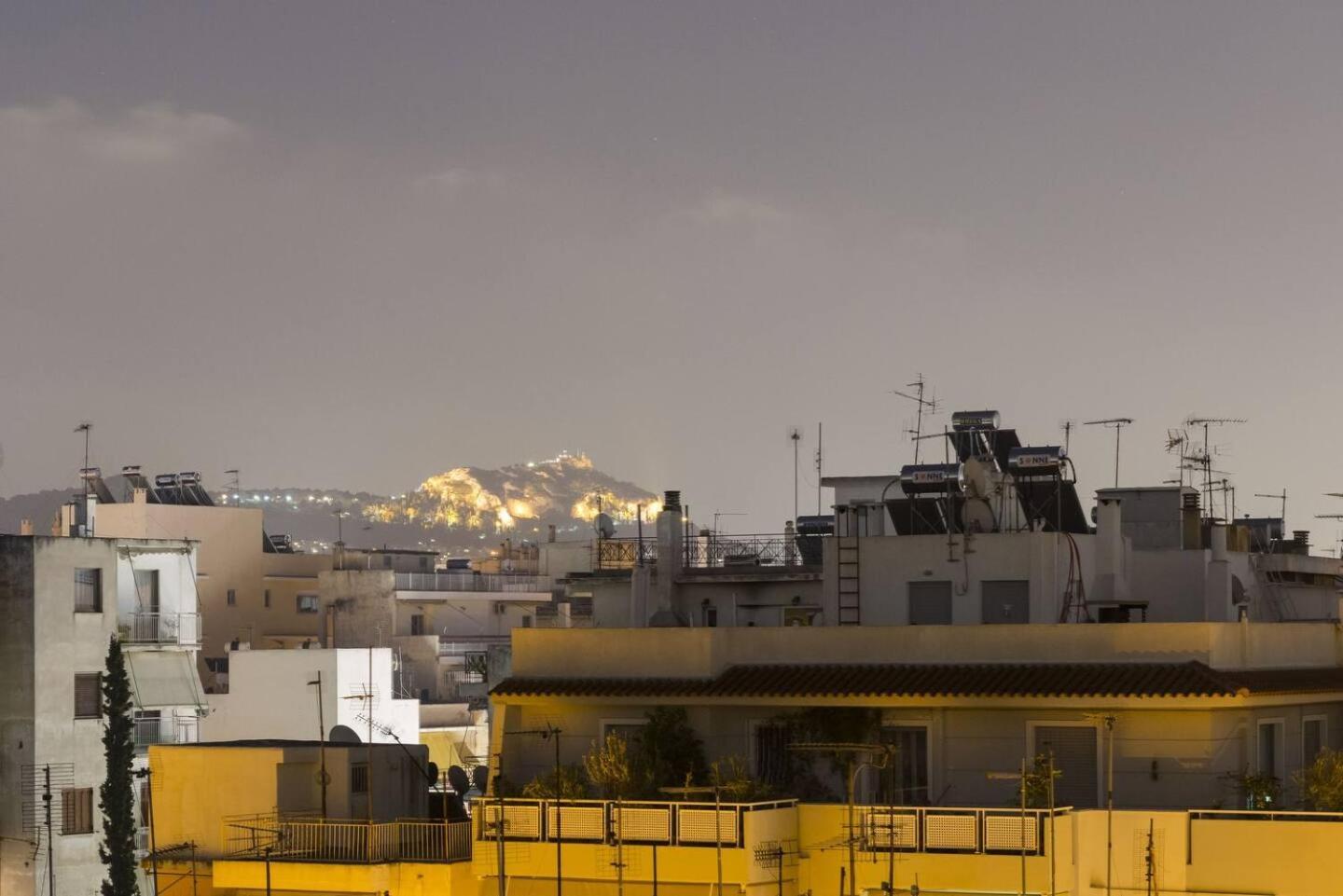 Ma Maison Nο 1, Penthouse, Acropolis And Lycabettus View, Ultra High Speed Internet 300 Mbps, 15' To Acropolis By Metro, 1' From Metro Station Афіни Екстер'єр фото